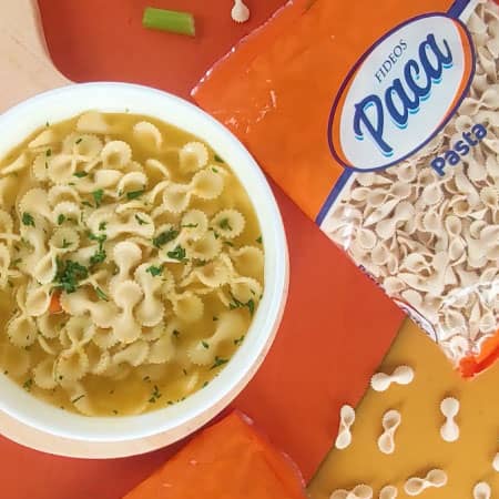 Sopa de fideos con vegetales