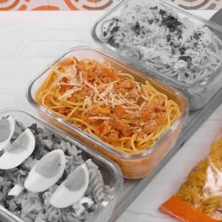 Spaghetti con atun guisado