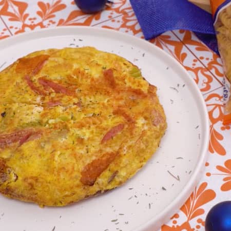 Tortilla de fideos navidenos